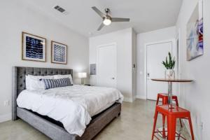 Vibrant Downtown Studio Wifi Pool Gym