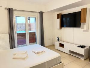 Jacuzzi studio close to athens airport!!
