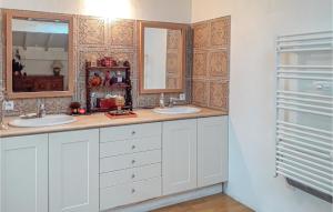 Maisons de vacances Cozy Home In La Bastide-clairence With House A Mountain View : photos des chambres