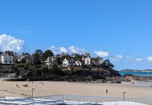 Appartements Dinard : Appartement bord de mer : photos des chambres