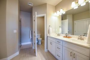 The Pad Spacious Luxury Retreat Sleeps 23, Private Pool, Spa, Game Room and More