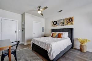 Luxurious Studio, Work from Home, Wifi, Riverwalk