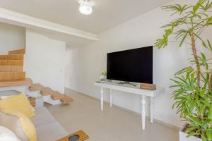 IT55 Ótima Casa 3 Suítes com Piscina e Churrasqueira