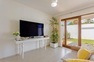 IT55 Ótima Casa 3 Suítes com Piscina e Churrasqueira