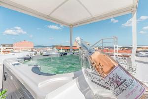 Skyfive Earth Apartment