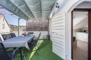 Stonehouse Lino for 6 with sea view