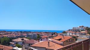 Apartment on the sea panoramic views.