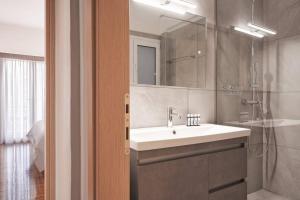 Fix 2bd apartment with Parthenon view