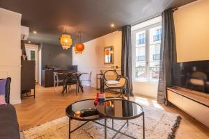 Le Cosy Chic . Proche gare . Centre-ville Mâcon . Neuf . Climatisation . Design . Wifi .