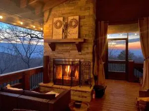 Tranquility Perch w Tri State Mtn Views & Hot Tub - Turtletown