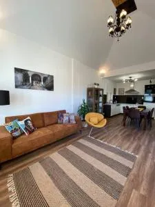 Hillside Apartman - 杜瑙森特米克洛什