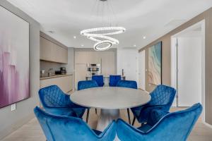 HYDE HOUSE - Luxury Waterfront 2BR 2BA Apartment Suite with direct ocean view, roof top pool, resort amenities