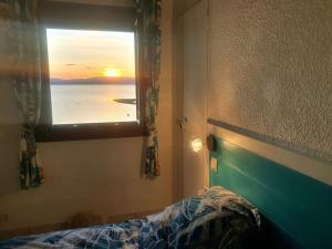 Appartements Appartement Insolite, vue sur le lac marin et le mont Canigou, les pieds dans l eau : photos des chambres