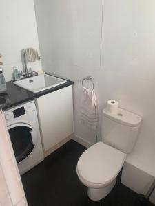 Lovely Two Bedroom Town House - Minimum 2 Night Stay