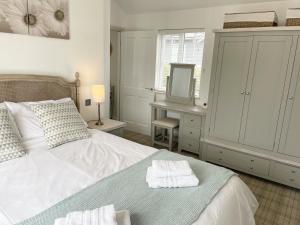 Blue Bay at The Bay Filey, sleeps 4-6, 2 dogs welcome for free too