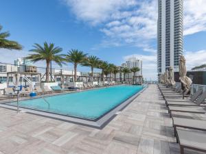 Hyde House - Luxury High Floor 2BR 2BA Apartment Suite with direct ocean view, roof top pool, resort amenities