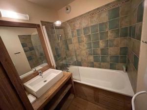 Appartement Rés Cami Real, T2 cabine, 5 personnes, piscine intérieure