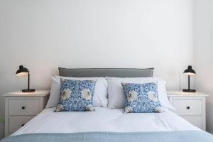 Beach Mews - Modern townhouse with patio and private parking