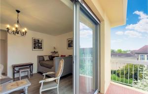 Appartements Amazing Apartment In Cosne-cours-sur-loire With Wifi : photos des chambres