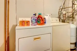 Spacious Woodbury Home with Pool and Hot Tub! - Bethlehem