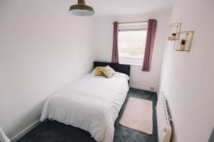 Cozy & Central Luton 2Bed Apartment - Free Parking - Free Fast Wi-Fi - Near Luton Airport - Sleeps 5