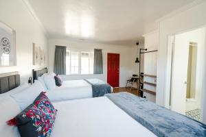 Standard Queen Room with Two Queen Beds room in Viking Motel
