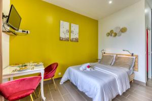 Maisons de vacances Relax en Normandie : Chambre Double - Vue sur Parc