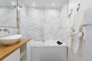 Appartements HolyHome Limeil - Appartement avec baignoire spa Balneo : photos des chambres