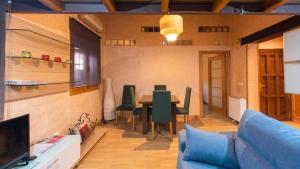 La Casa de Gigantones by Toledo AP