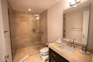 Modern Apartment - Steps to Puntarena Beach Club & Shops - Marina Overlook - Sleeps 10