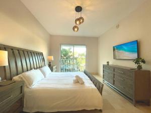 Modern Apartment - Steps to Puntarena Beach Club & Shops - Marina Overlook - Sleeps 10