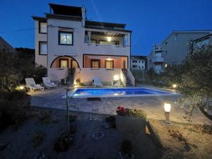 Apartments with a swimming pool Punat, Krk - 5378 