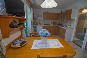 Apartments with parking space Veli Losinj, Losinj - 21185