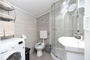 Family friendly apartments with a swimming pool Vodnjan, Fazana - 21040