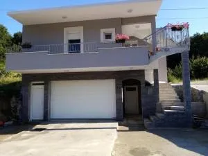 Holiday house with a parking space Ostrvica, Omis - 21086 - Zvečanje