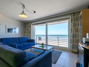 Apartment on Zeedijk with Stunning Sea View