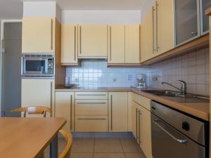 Apartment on Zeedijk with Stunning Sea View