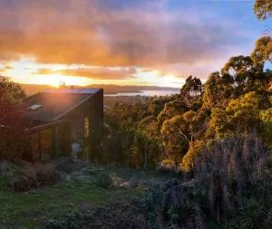 Stunning home with Breathtaking Views - New Town