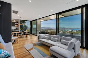 Stunning home with Breathtaking Views