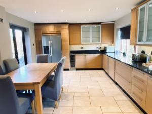 Riverside 4 Bedroom House Wraysbury Staines