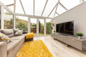 iStay Here Ltd - 1 Bed House with Wifi and Parking - An African Adventure