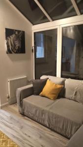 iStay Here Ltd - 1 Bed House with Wifi and Parking - An African Adventure