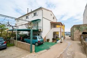 Apartments by the sea Tkon, Pasman - 17360 - Tkon