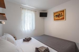 Holiday house with a swimming pool Stari Grad, Hvar - 17911