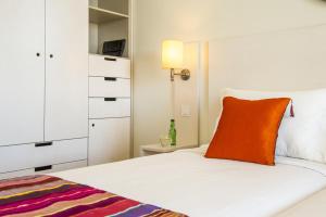 Twin Room with Extra Bed and Balcony room in Hotel Londres Estoril / Cascais