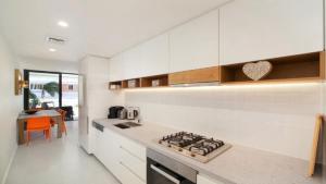 The Harmony Suite Wifi , Short Walk To Beach Accom Holidays