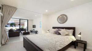 The Harmony Suite Wifi , Short Walk To Beach Accom Holidays