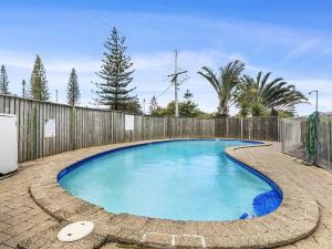 Kawana Beachside Getaway 1 Bedroom Apartment