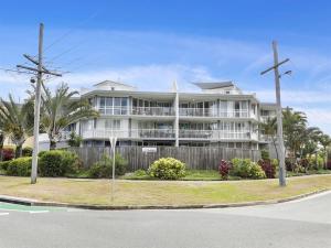 Kawana Beachside Getaway 1 Bedroom Apartment