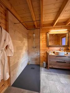 Maisons de vacances Chalet Le Montagnard SPA & SAUNA - Lits faits - Serviettes - Peignoirs - Menage inclus : photos des chambres